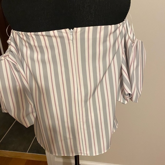 NWT ROI off the shoulder Blouson sleeve top - Picture 5 of 12